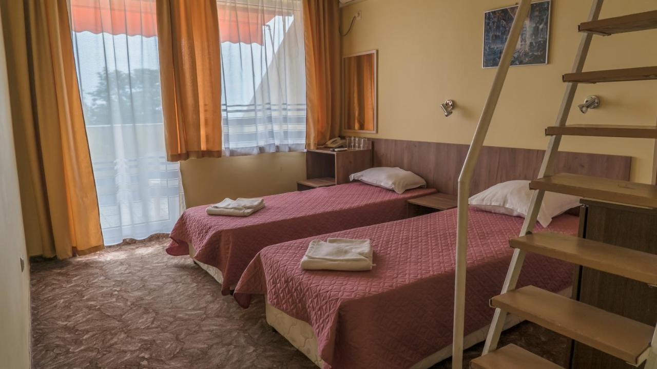 Park Hotel Persey Varna Bagian luar foto