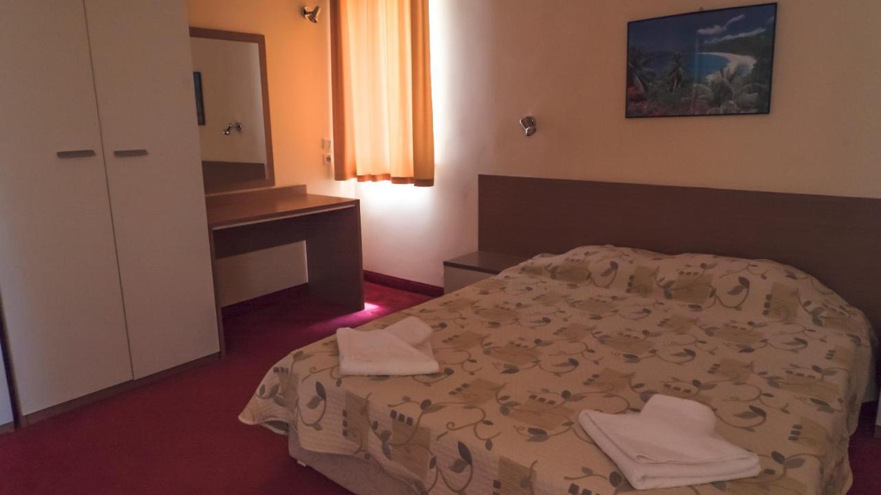 Park Hotel Persey Varna Bagian luar foto