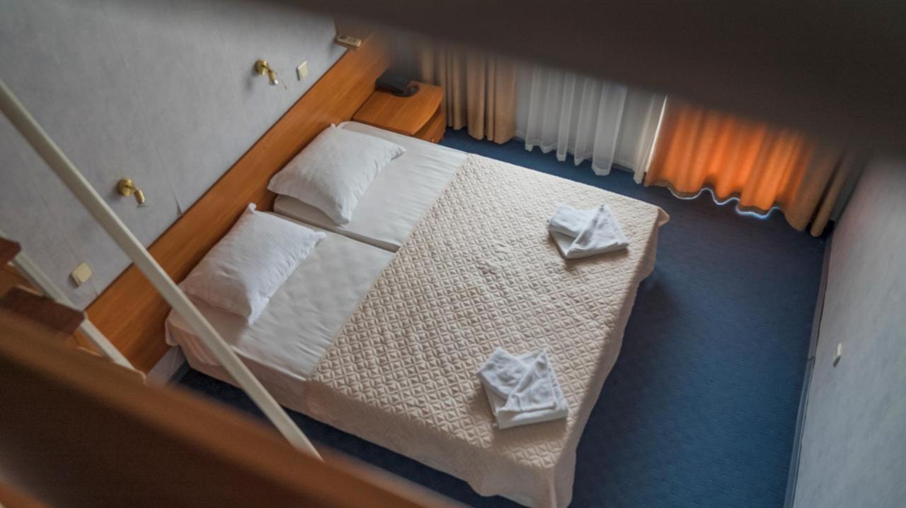 Park Hotel Persey Varna Bagian luar foto