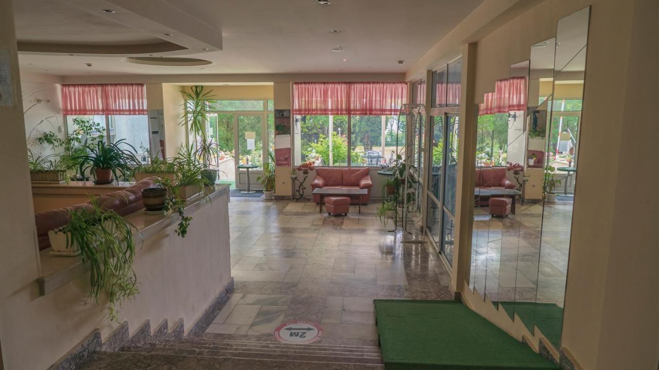 Park Hotel Persey Varna Bagian luar foto