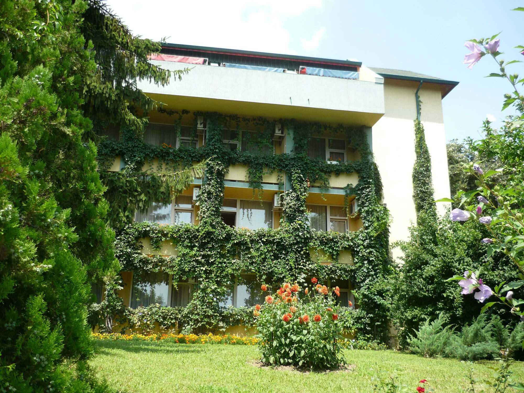 Park Hotel Persey Varna Bagian luar foto